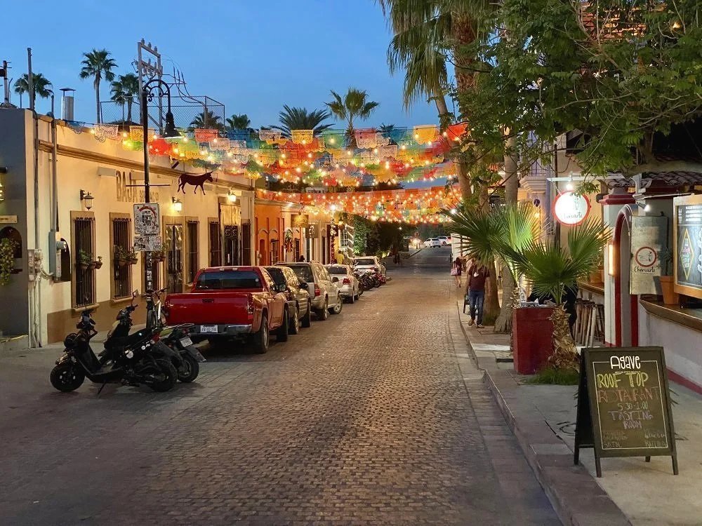 San José del Cabo art district at dusk